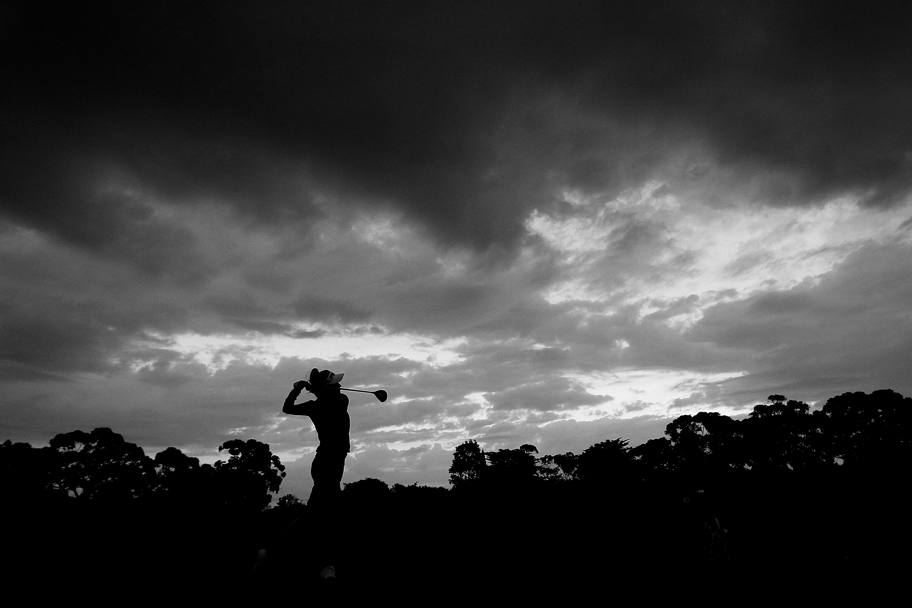 In controluce. Il francese Julie Greciet al Royal Melbourne Golf Course, Australia (GETTY IMAGES)